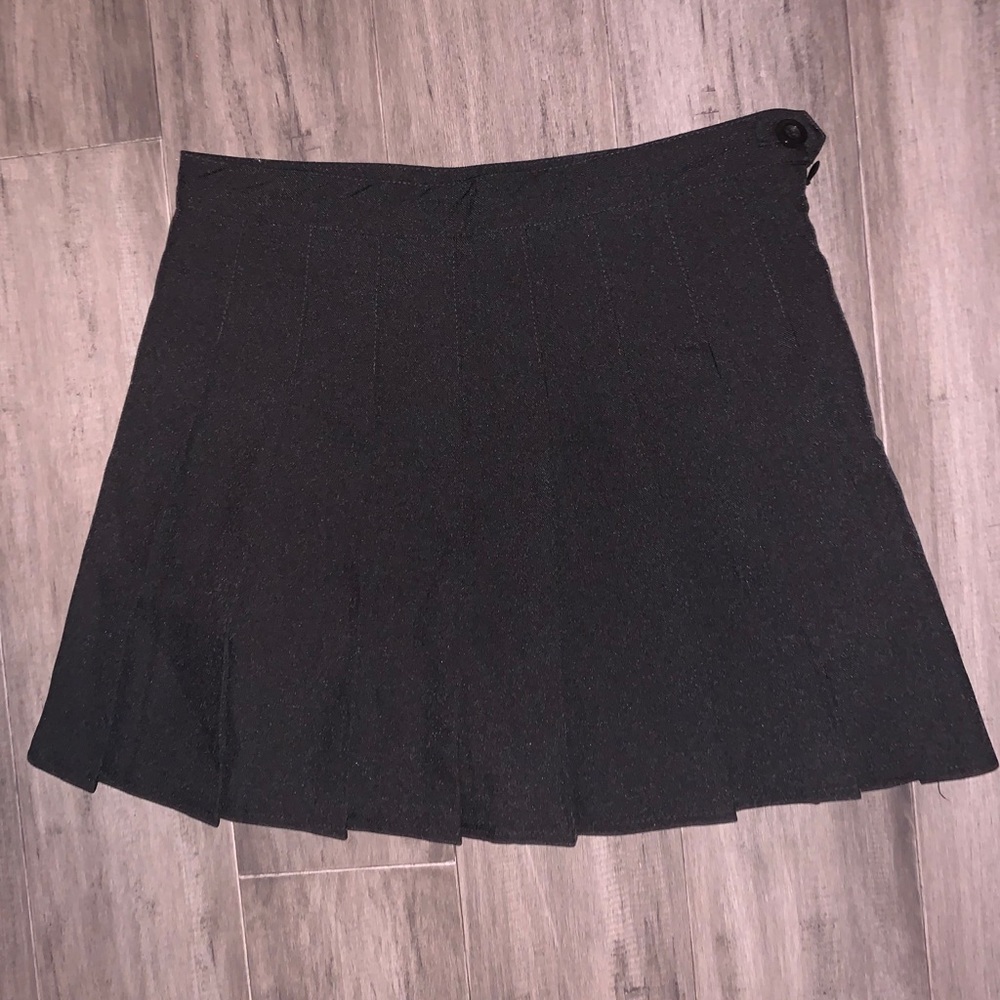 Black pleated skirt